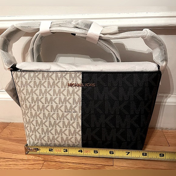 MICHAEL KORS JET SET TZ CROSSBODY - Picture 4 of 9